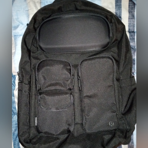 EUC Lululemon cruiser backpack - Picture 2 of 13
